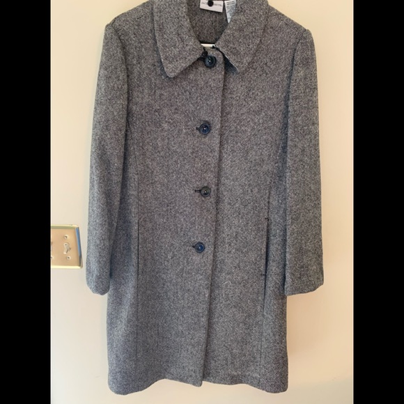 Jaclyn Smith coat - Picture 1 of 5